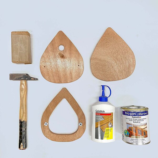 Holzplatten, Hammer und Leim.