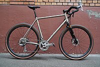City Cycles Perfetto Gravelbike aus Titan im Test. 