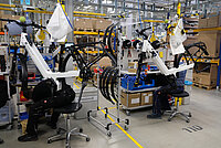 Fahrradmarkt Deutschland 2023. Montage von E-Bikes bei Riese und Müller.