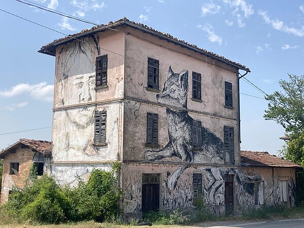 Streetart an Hausfassade