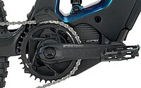 Detailaufnahme einer Kurbel an einem E-Bike Mittelmotor von Hersteller Shimano