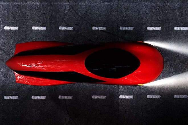 Ein rotes vollverschaltes Velomobil auf einem Fahrradweg.