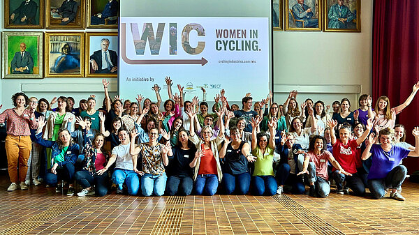 Gruppenbild der Gründungsversammlung des Netzwerks Women in Cycling Switzerland