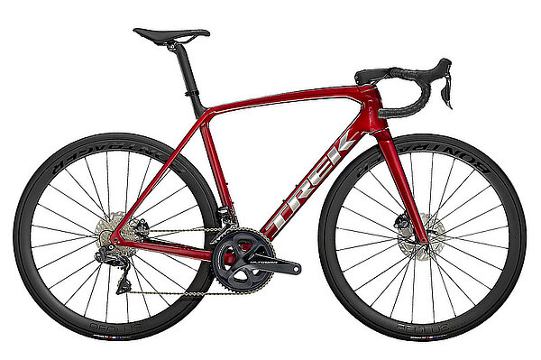 Trek ruft Lenker-Vorbau-Einheiten aus Carbon zurück. Trek Emonda SLR Rennrad in roter Farbe.