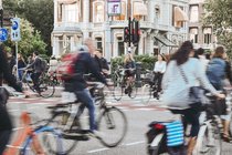 Das Veloweggesetz kommt 20 Jahre zu spät. Radfahrerinnen in Amsterdam. 