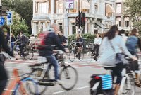 Das Veloweggesetz kommt 20 Jahre zu spät. Radfahrerinnen in Amsterdam. 