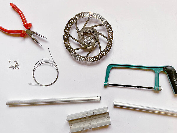 Zange, scheibenbremse, Metallsäge und weitere Materialien