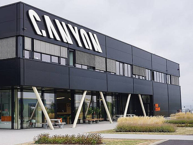 Canyon gehört zu den grossen Playern der Velobranche und liefert Fahrräder in zahlreiche Länder – seit diesem Jahr auch direkt in die Schweiz. Firmengebäude