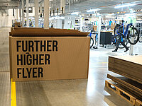 Kettler-Werkshalle in Sankt Ingbert mit Flyer-Karton.