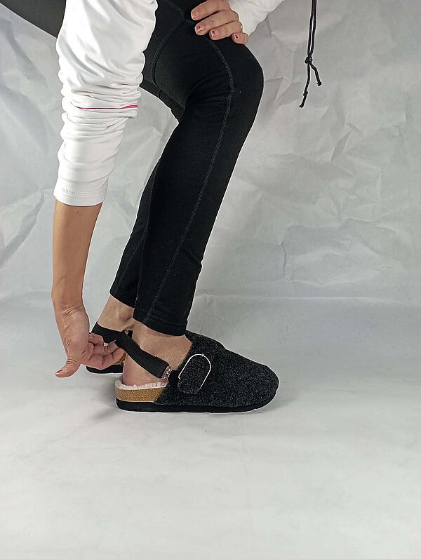 Offene Schuhe können mit dem Lucyclip am Schuh festgehalten werden