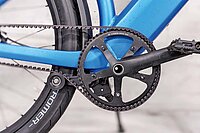 Nahaufname, die den Riemenantrieb eines E-Bikes von Stromer zeigt