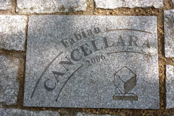 Steintafel in Robaix zu Ehren von Radrennfahrer Fabian Cancellara.