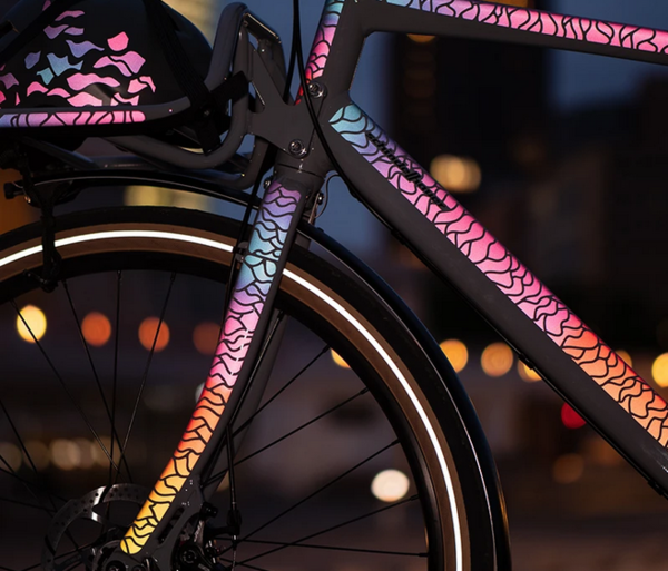 Mit reflektierenden Sticker am Velo kann man für mehr sichtbarkeit sorgen