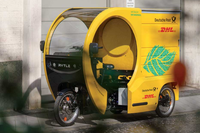 Dreirädriges Lastenvelos zur Paketzustellung.