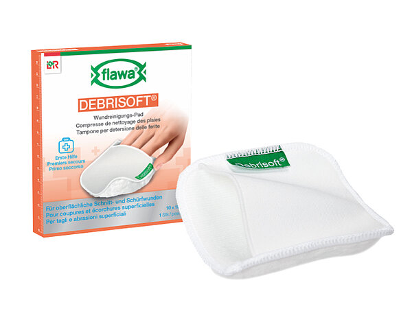 Das neue Flawa Debrisoft Wundreinigungs-Pad ermöglicht die einfache, sanfte und nahezu schmerzfreie Reinigung von oberflächlichen Schürf- und Schnittwunden. 