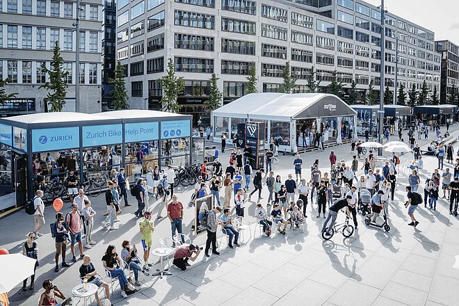 Stände am Velofestival Cycle Week in Zürich. Am Wettbewerb von Velojournal gibt es viele Preise zu gewinnen.