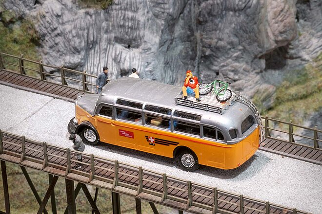 Wer auf Reisen das Velo mitnehmen will, muss manchmal kreativ sein. Velotransport im Zug bleibt kompliziert.