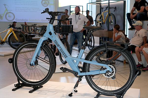 Eines für alle: Der Unisex-Rahmen aus Alu macht das «Tutto» zu einer markanten Erscheinung im Stadtverkehr. Urban-E-Bike «Tutto» von Tour de Suisse.