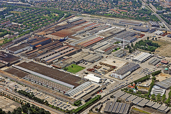 Renault Trucks steigt bei Kleuster ein. Luftaufnahme eines Fabrikareals.