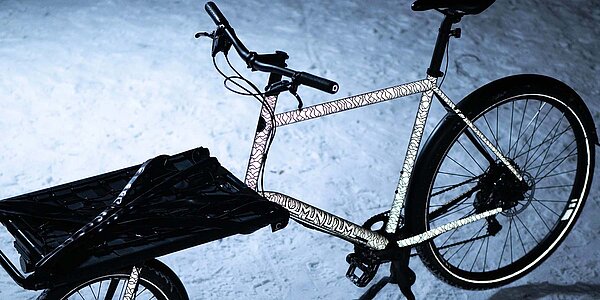 Omnium-Bike mit reflektierendem Rahmen.