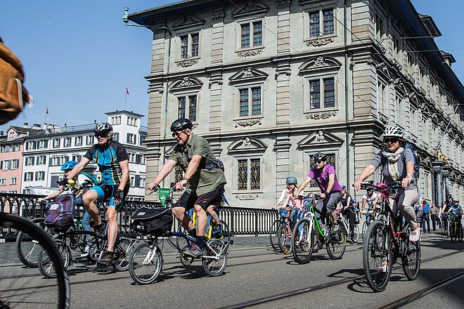 Die Schweizer Bevölkerung wünscht sich mehr Raum fürs Velo