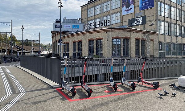 Parkplatz für E-Trottis am Bahnhof Winterthur
