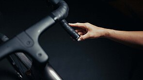 Bild, dass einen Rennradlenker zeigt.