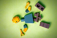 Legomännchen in Einzelteilen, Unfalldarstellung