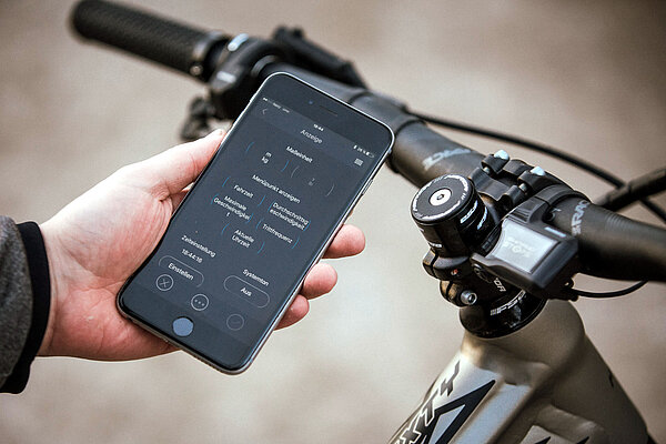 E-Tube-App vor E-Mountainbike mit EP-Hilfsantrieb.