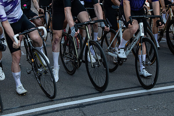 Velofahrer am Start des Winticrits.