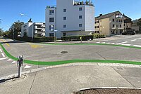 Die Stadt Zürich hat drei neue Velovorzugsrouten ausgeschrieben. Grün eingefärbte Fahrsupren für Velos auf der Strasse. 