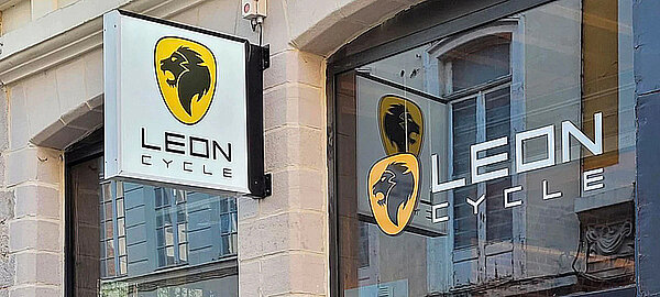 Leon Cycle bestreitet Zollbetrug. Schaufenster mit der Aufschrift Leon Cycle.