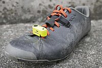 Tickless Run Zeckenschutz im Test. Fahrradschuh mit elektronischem Zeckenschutz.