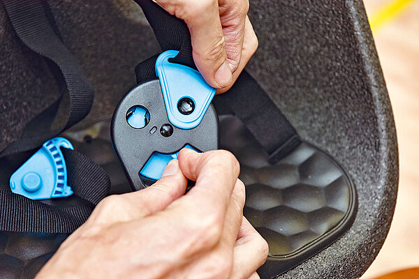 Der Haltegriff dient den Kindern.