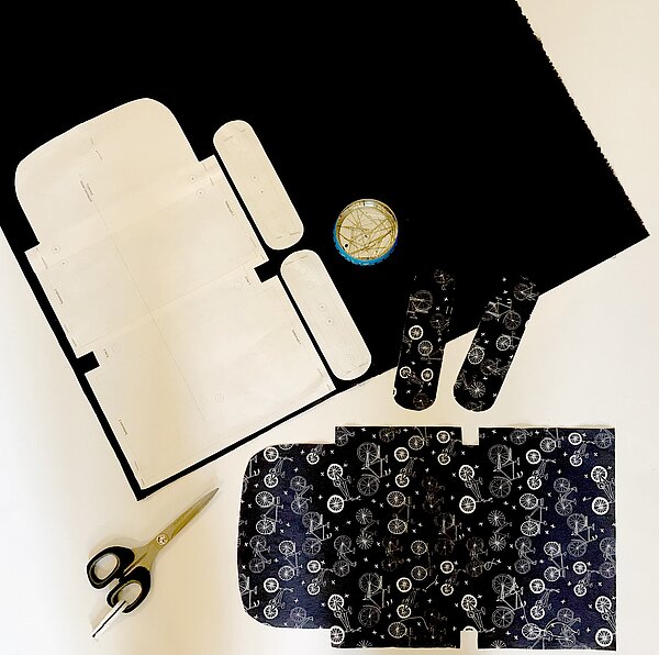 Schnittmuster auf Stoff