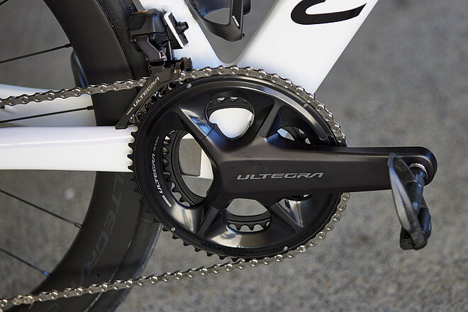 Kurbel und Kettenblatt eines Rennrads