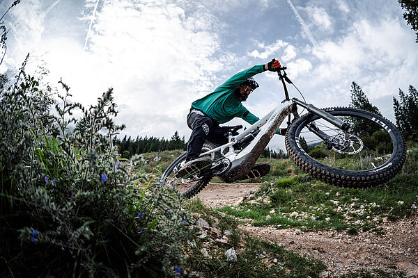 Das eMTB Megawatt von Nukeproof in Aktion.