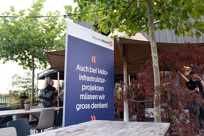 Roll-Up an einer Veranstaltung.