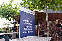 Roll-Up an einer Veranstaltung.