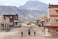 Mountainbike Tabernas Wüste Spanien. Wild-West-Kulisse mit Pferd und Mountainbikes.
