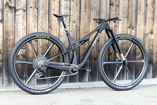 P32 Mountainbike mit 32-Zoll Laufrädern von Stoll Bikes.