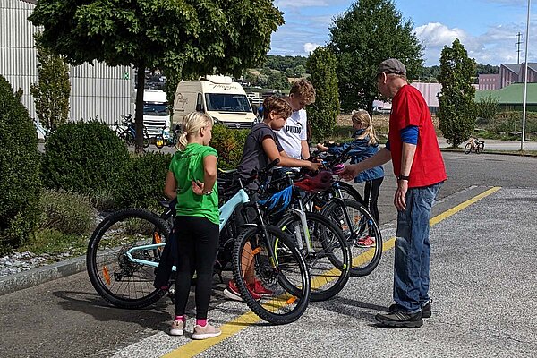 Trotz technischer Fortschritte ist der Tote Winkel – besonders bei Lastwagen – für Velofahrende eine grosse Gefahr. 