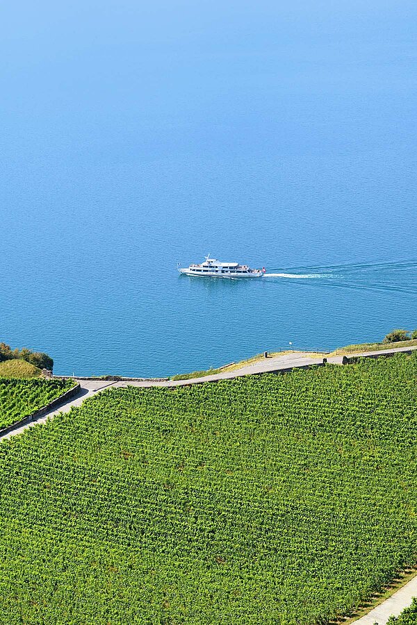 Ein Schiff auf einem See.