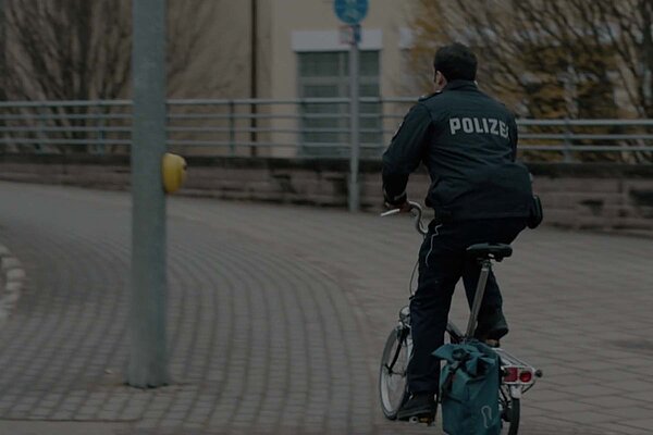 Polizist auf dem Fahrrad