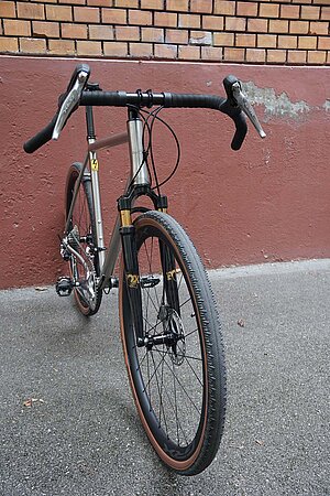 City Cycles Perfetto Gravelbike aus Titan im Test. 