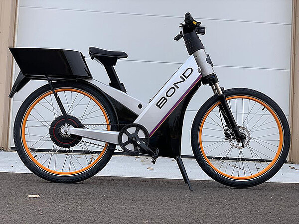 Futuristisch aussehendes Leihvelo der Firma Bond.