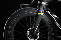 Pinarello wechselt für 200 Millionen Euro den Besitzer. Neuer Eigentümer ist Ivan Galsenberg. Rennvelo mit Carbonnrädern. 