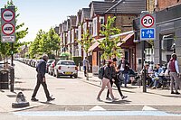 Fussgänger auf einer Strasse in London.
