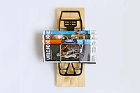 Zeitschriftenständer aus einem alten Gepäckträger.