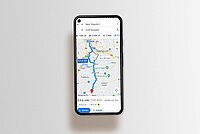 Google Maps soll für Velofahrer besser werden. Smartphone mit Google Maps.